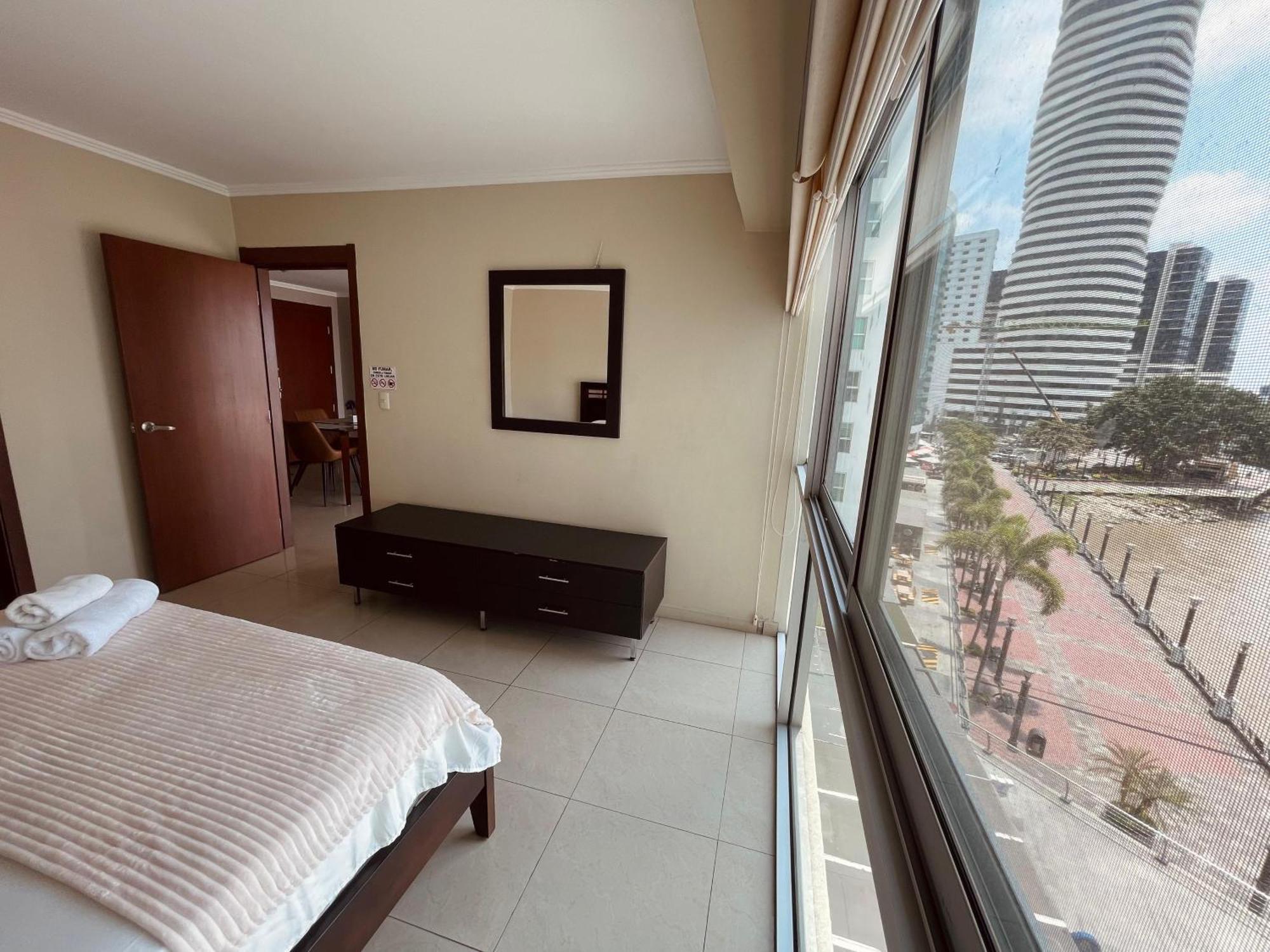 Suite Frente Al Rio En Puerto Santa Ana Riverfront Guayaquil Extérieur photo