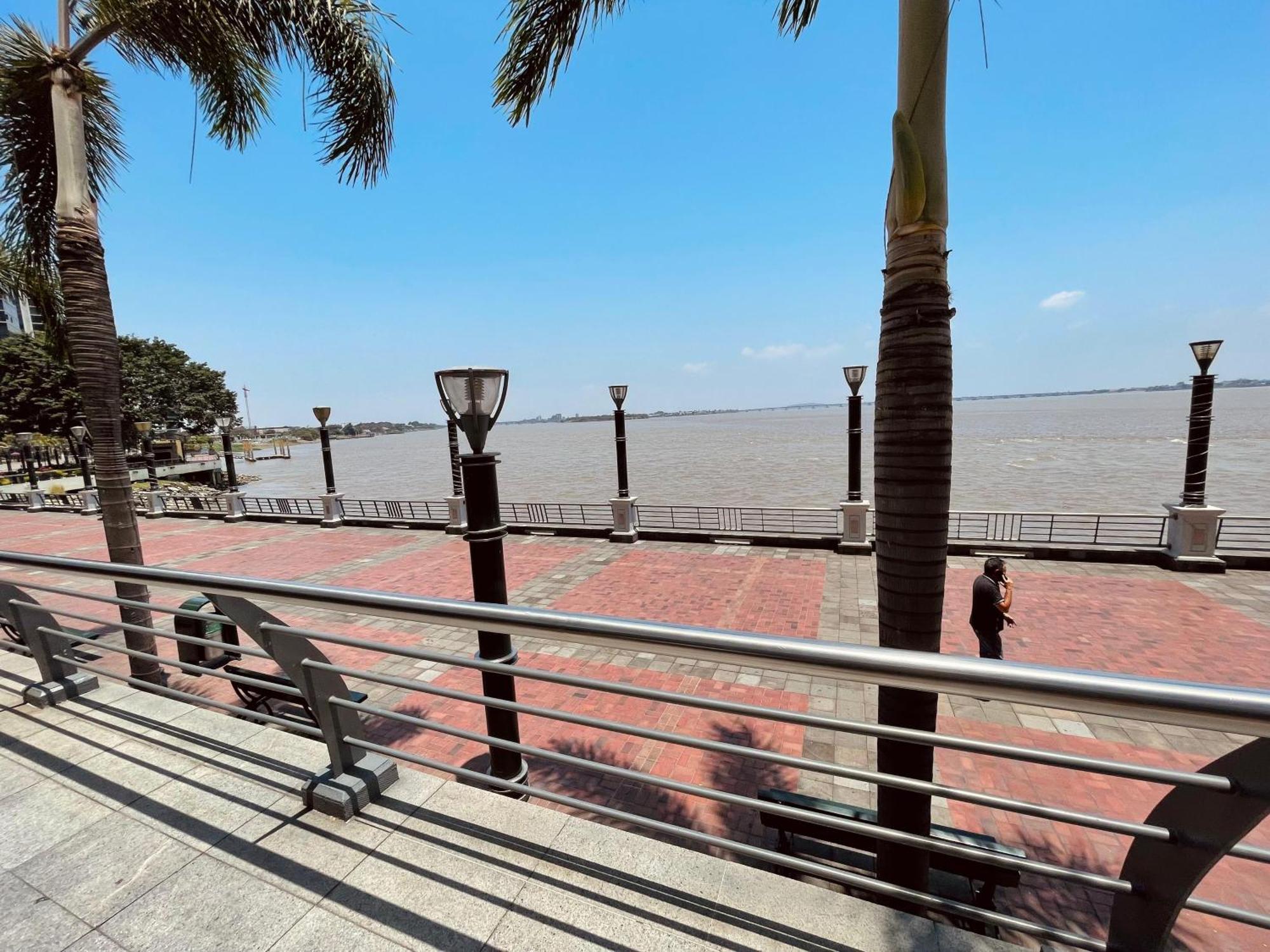 Suite Frente Al Rio En Puerto Santa Ana Riverfront Guayaquil Extérieur photo