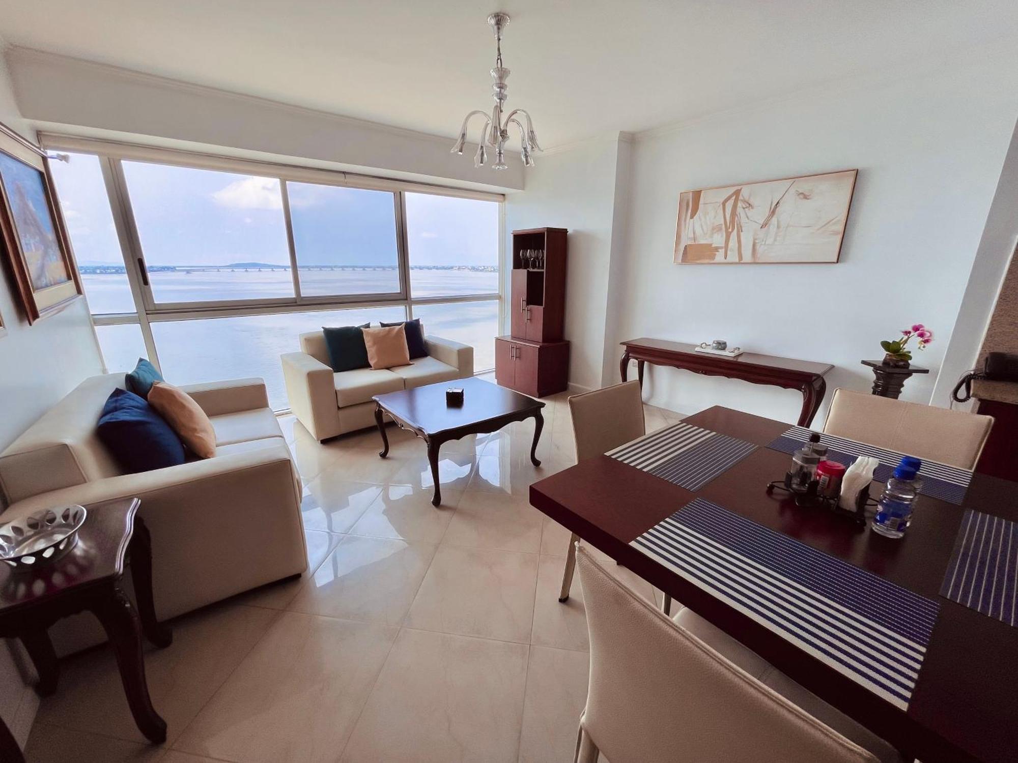 Suite Frente Al Rio En Puerto Santa Ana Riverfront Guayaquil Extérieur photo