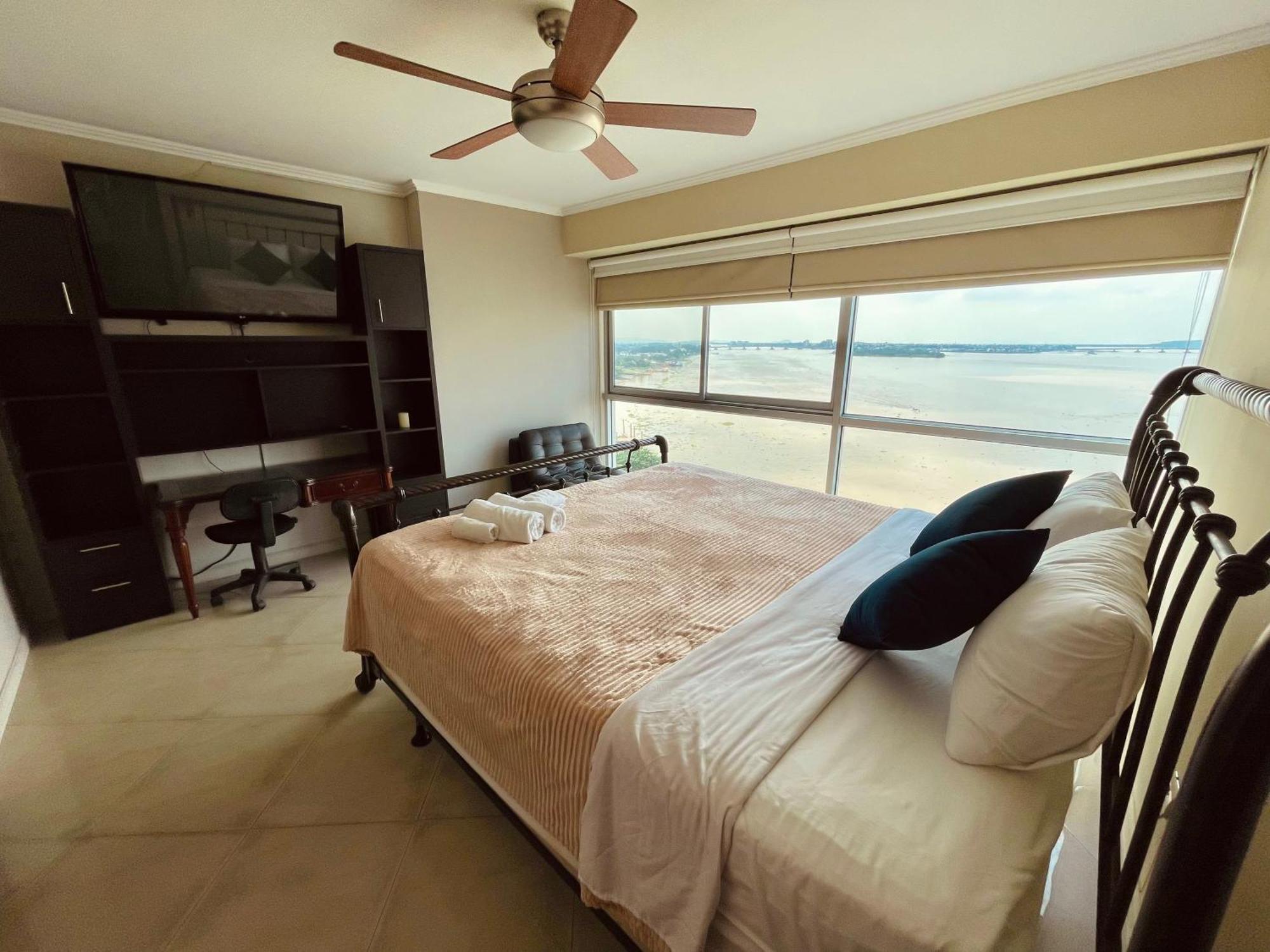 Suite Frente Al Rio En Puerto Santa Ana Riverfront Guayaquil Extérieur photo